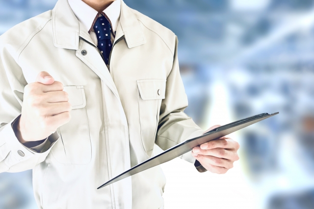 期間工と派遣どっちがいいか迷っている人へ｜年収差・寮・リスクを比べて自分に合う方を選ぼう